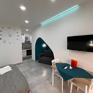 Appartamento Number 8, Napoli